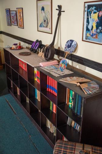a wooden book shelf with books on it at La Casa de Mamá Coyita in Cartago