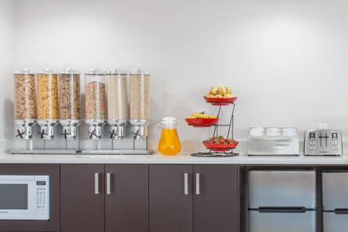 a kitchen with a counter top with aasteryasteryasteryasteryasteryasteryasteryastery at Econo Lodge Inn & Suites in Medicine Hat