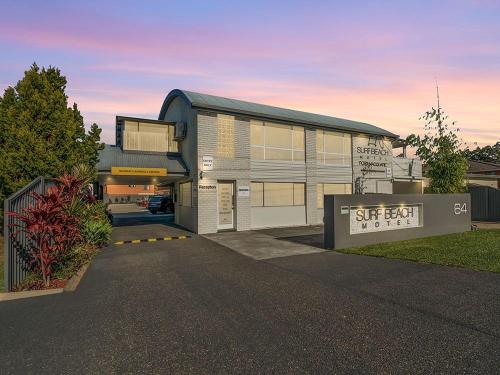 a building with a sign in front of it at Surf Beach Motel Port in Port Macquarie