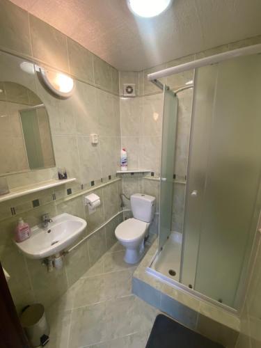 Kylpyhuone majoituspaikassa Nocleg Mazury Narty