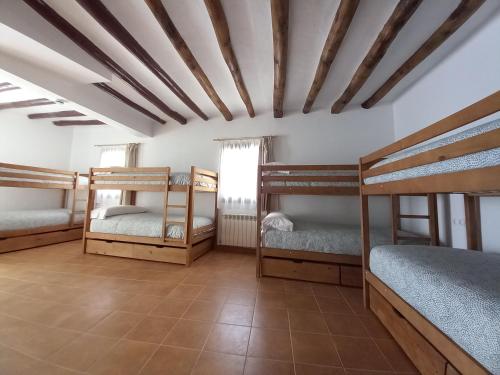 Tempat tidur susun dalam kamar di Rincón de Guara
