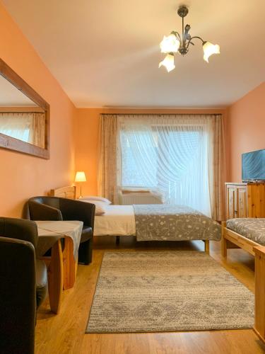 a bedroom with two beds and a window at Na Wierchu in Bukowina Tatrzańska