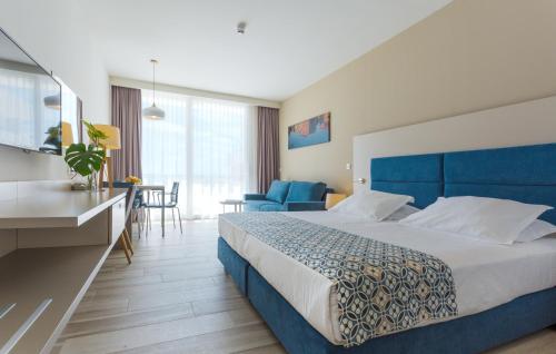 Posteľ alebo postele v izbe v ubytovaní Romana Beach Resort