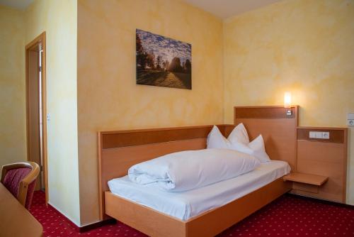 Postel nebo postele na pokoji v ubytování Hotel & Restaurant Post