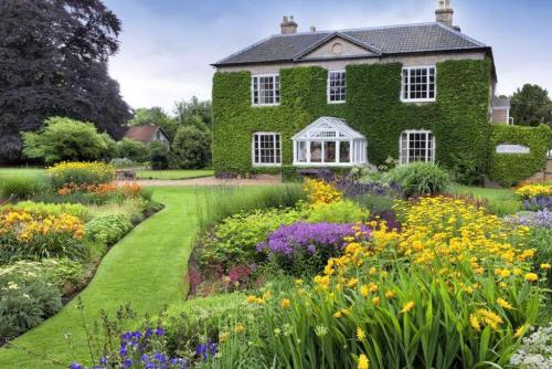 Gallery image of Bressingham Hall in Bressingham