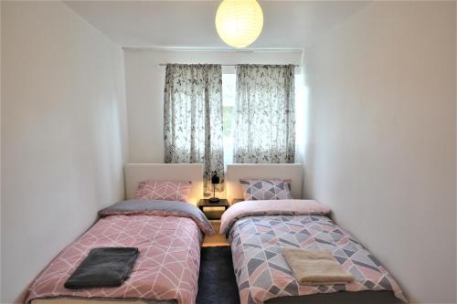 Katil atau katil-katil dalam bilik di London Zone 1 Lovely 3bedroom Maisonette Apartment