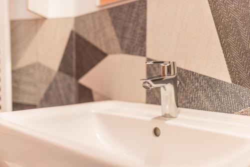 a sink with a faucet in a bathroom at Apartment Cinch Residence Bun Ste in San Vigilio Di Marebbe
