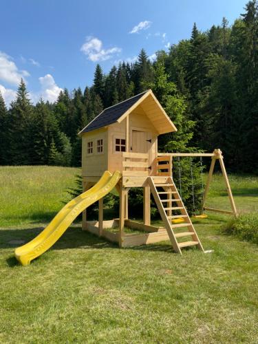 Zona de joacă pentru copii de la Domek na Cepcowym