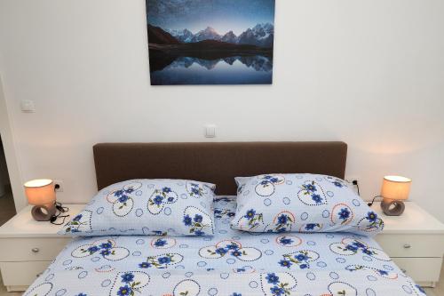 Beautiful 2-Bed Apartment in Okrug Gornji