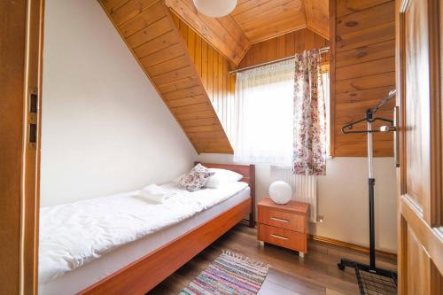A bed or beds in a room at Agroturystyka "U Dyzia"
