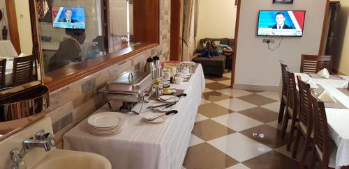 TV a/nebo společenská místnost v ubytování Fort Heights Homestay