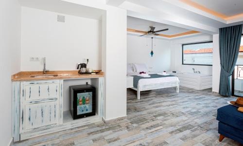 Una cama o camas en una habitación de Payam Hotel
