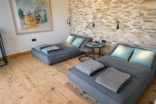 a living room with two couches and a table at DAS SALZBERG Hideaway Bad Aussee - Adults only in Bad Aussee