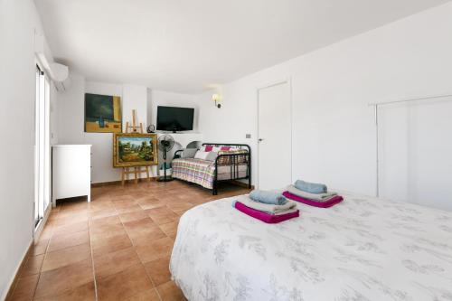 Casa el Olivo by Finest Rentals