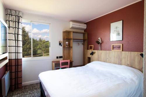 Katil atau katil-katil dalam bilik di Greet Hôtel Castres Saix