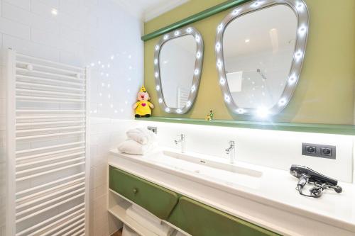 Plopsa Hotel tesisinde bir banyo