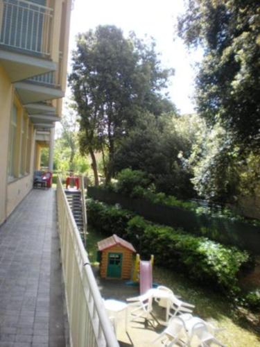 a dog house on a balcony of a building at Hotel Florida Tirrenia in Tirrenia