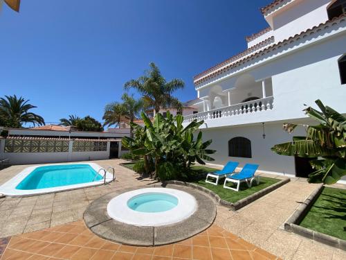 Πισίνα στο ή κοντά στο Villa Carolina with private pool