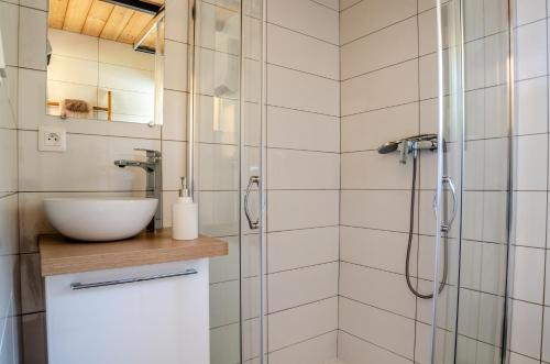 Koupelna v ubytování Les Petits Ecrins - Chalets avec spas privatifs