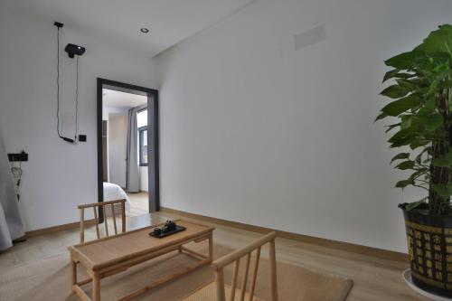 a living room with a table and a mirror at Heaven's Gate Home Stay --free pick up service--panoramic view of Tianmen Mountain in Zhangjiajie