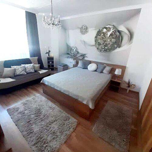 Postel nebo postele na pokoji v ubytování Gila Mari Gold Apartman