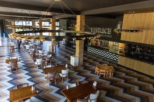 En restaurant eller et andet spisested på Riva Hill Resort Lankaran