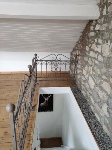 a staircase with a cat sitting in a hole in a wall at Logies l'Epicerie de Durbuy appartement in Durbuy