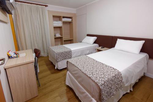 Postel nebo postele na pokoji v ubytování Fênix Hotel Bom Retiro