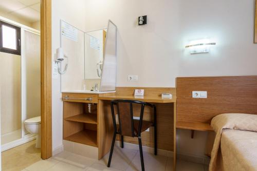 Kúpeľňa v ubytovaní Hostal Costabella powered by Faro Homes