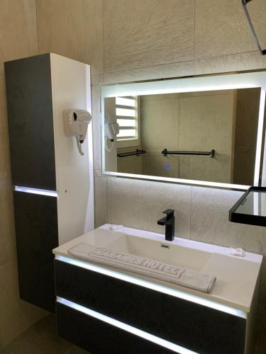 Bilik mandi di Karaibes Residence
