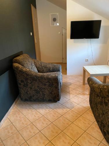 TV a/nebo společenská místnost v ubytování Dub center apartments