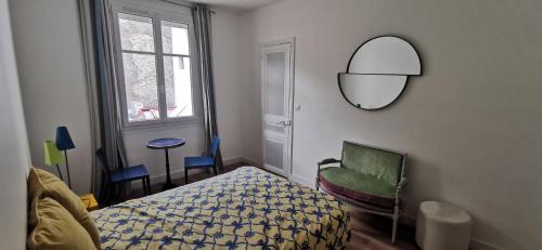 Un pat sau paturi într-o cameră la Appartement Jean Jaurès refait à neuf
