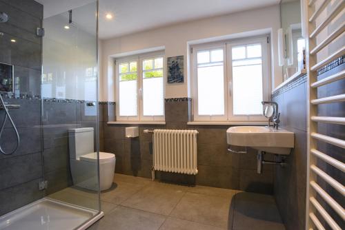 A bathroom at Haus Lene