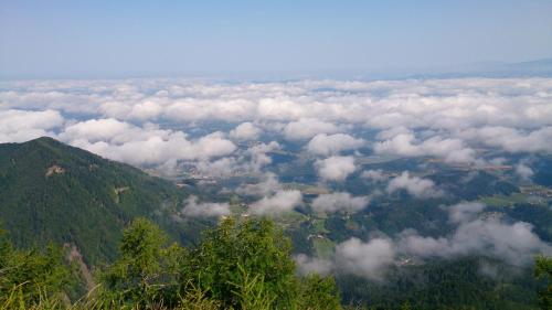 a view of clouds from the top of a mountain at Ferienwohnungen Gerti in Klopein am Klopeiner See