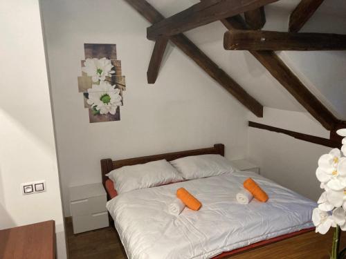 Postel nebo postele na pokoji v ubytování Apartmánový dům 13 Podkroví 2