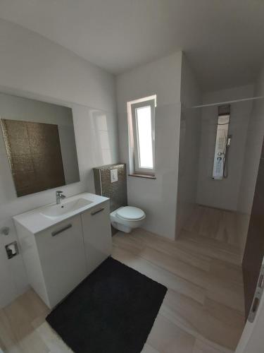 Ένα μπάνιο στο Comfortable apartment near Opatija
