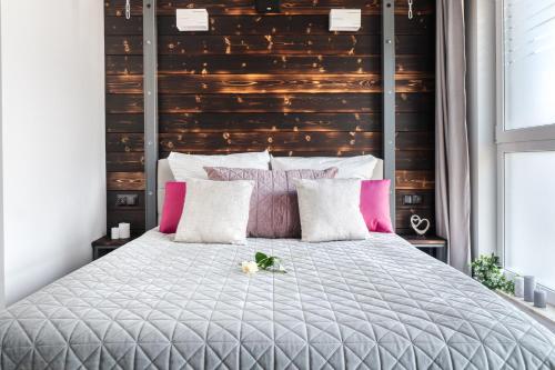 a bedroom with a bed and a wooden wall at Relaxroom in Reda