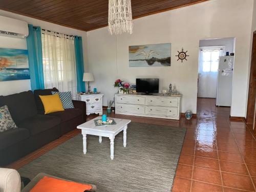 a living room with a couch and a coffee table at Casa da Costa in Madalena