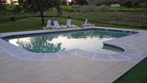 Piscina a Casa Rural Camino del Alentejo o a prop