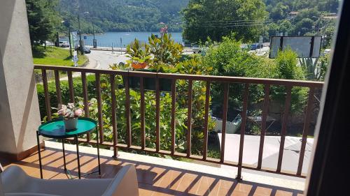 a balcony with a table and a view of a lake at Sobreiro Apartamentos in Rio Caldo