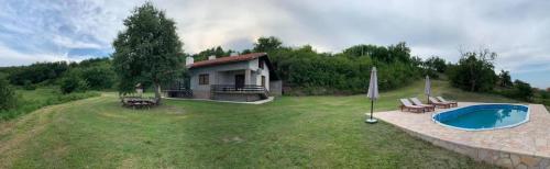 Bazén v ubytování Talin Raj nebo v jeho okolí