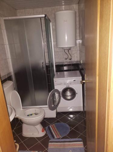 Et badeværelse på Apartman Spaseski