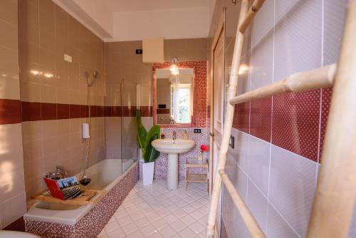 Ένα μπάνιο στο Villa Megna - Green Paradise B&B