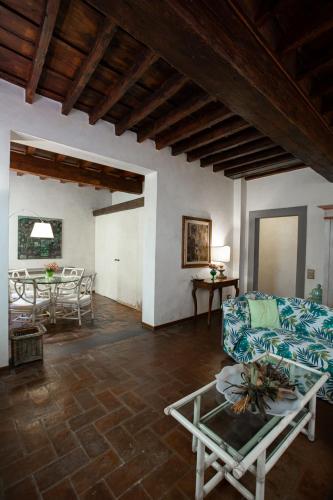Torre dei Sapiti Apartment with private courtyard