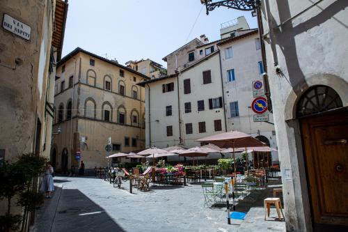 Torre dei Sapiti Apartment with private courtyard