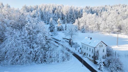 an aerial view of a house in the snow at Alte Schule in Bad Brambach