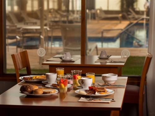 Comida en o cerca de este hotel