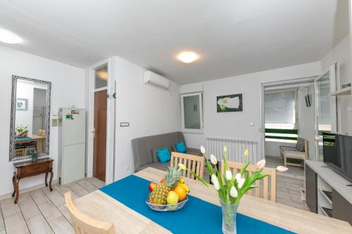 Apartment for 2, Balcony, Wi-Fi, Public Parking, Private Entrance