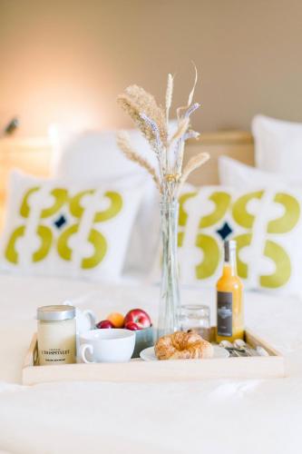 Postel nebo postele na pokoji v ubytování Château L'Hospitalet Wine Resort Beach & Spa