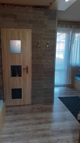 a room with a wooden door in a room at Penzion u Šmídů Náměstí in Jaroslavice